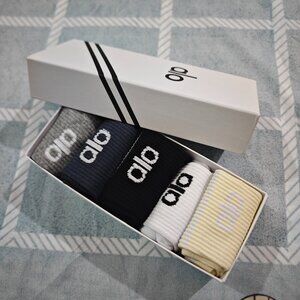 ALO Yoga Mid-Calf Socks Gift Box